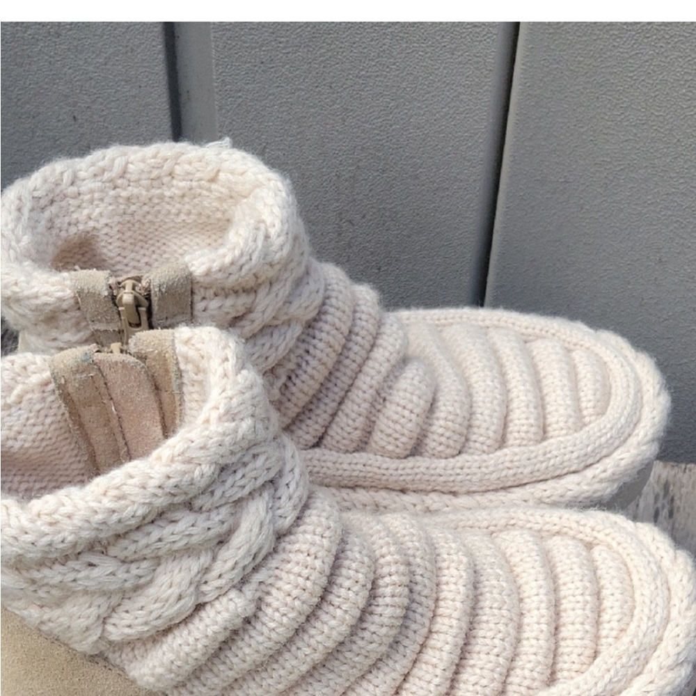 UGG Chunky Cardy knit boot size 6